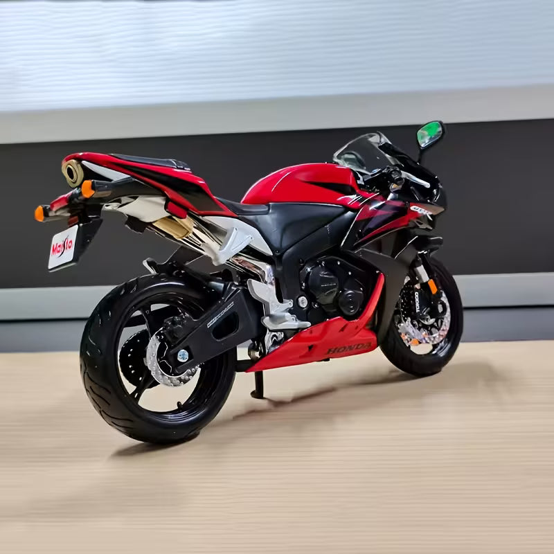 Maisto - 1 : 12 Diecast Scale Model - Official Licensed Product - Honda CBR600RR