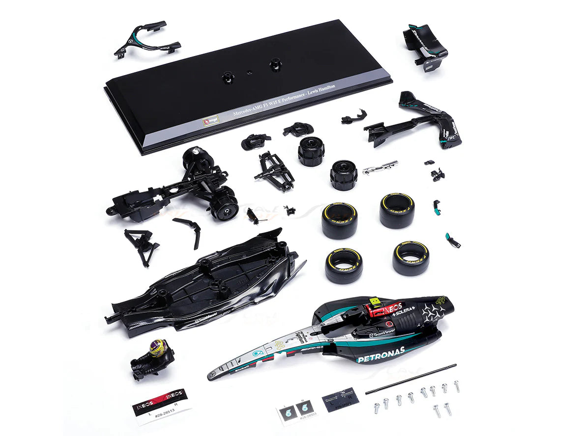 Bburago Mercedes-AMG PETRONAS F1 W15 Lewis Hamilton #44 Die-Cast Metal Kit – 1:24 Scale Formula 1 Collectible