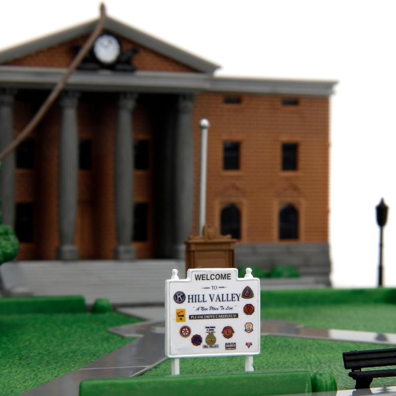 Jada Back to the Future Hill Valley Courthouse Nano Scene Diorama with 2 Nano Die-Cast Cars