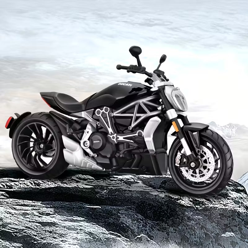 Maisto - 1 : 12 Diecast Scale Model - Official Licensed Product - Ducati X Diavel S