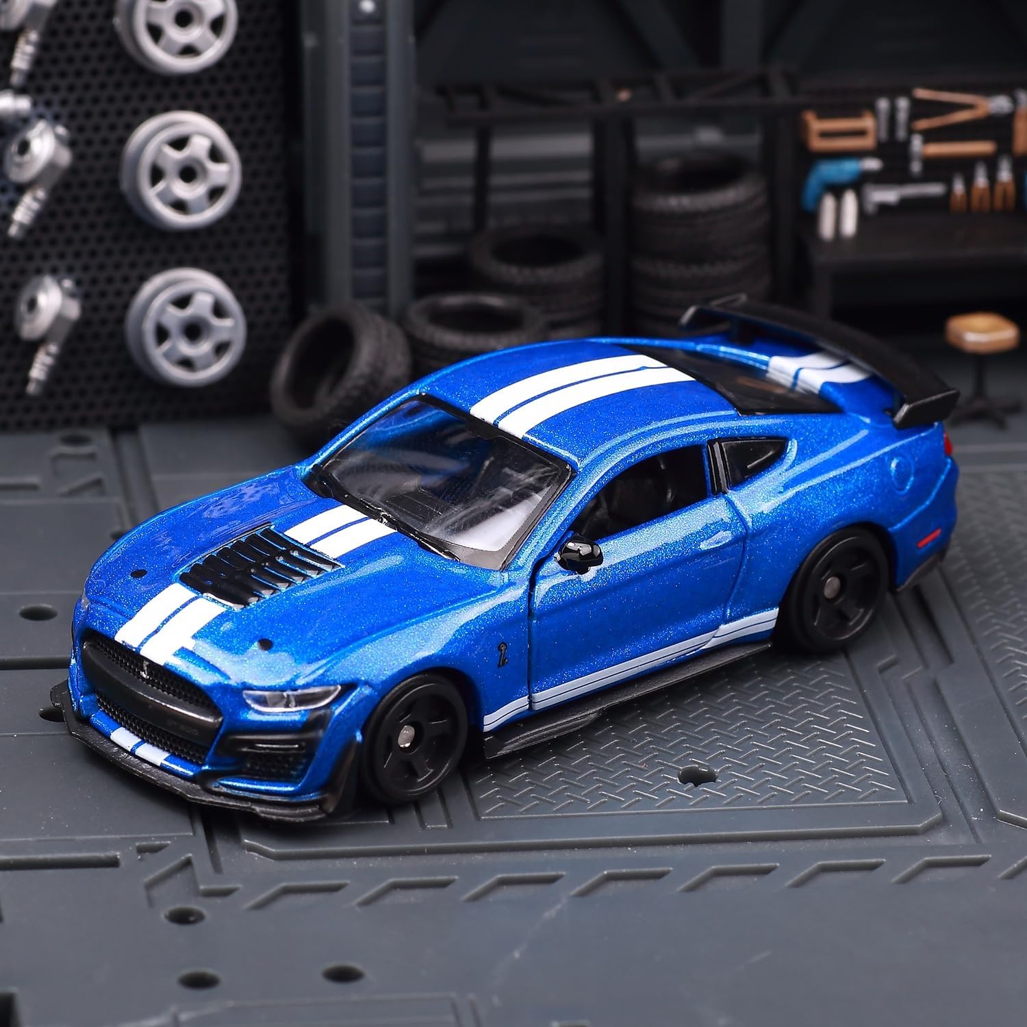 Official Bburago 2020 Mustang Shelby GT500 - 1 : 64 Diecast Scale Model - Box Bent Car in Mint Condition