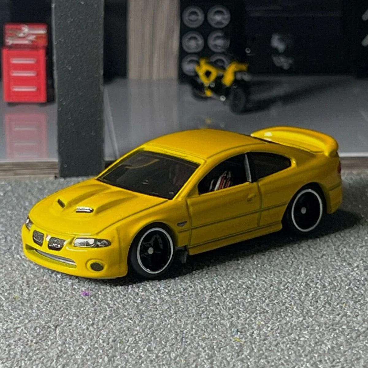 Hot Wheels Silver Series '06 Pontiac GTO  Premium 1:64 Die-Cast Ca