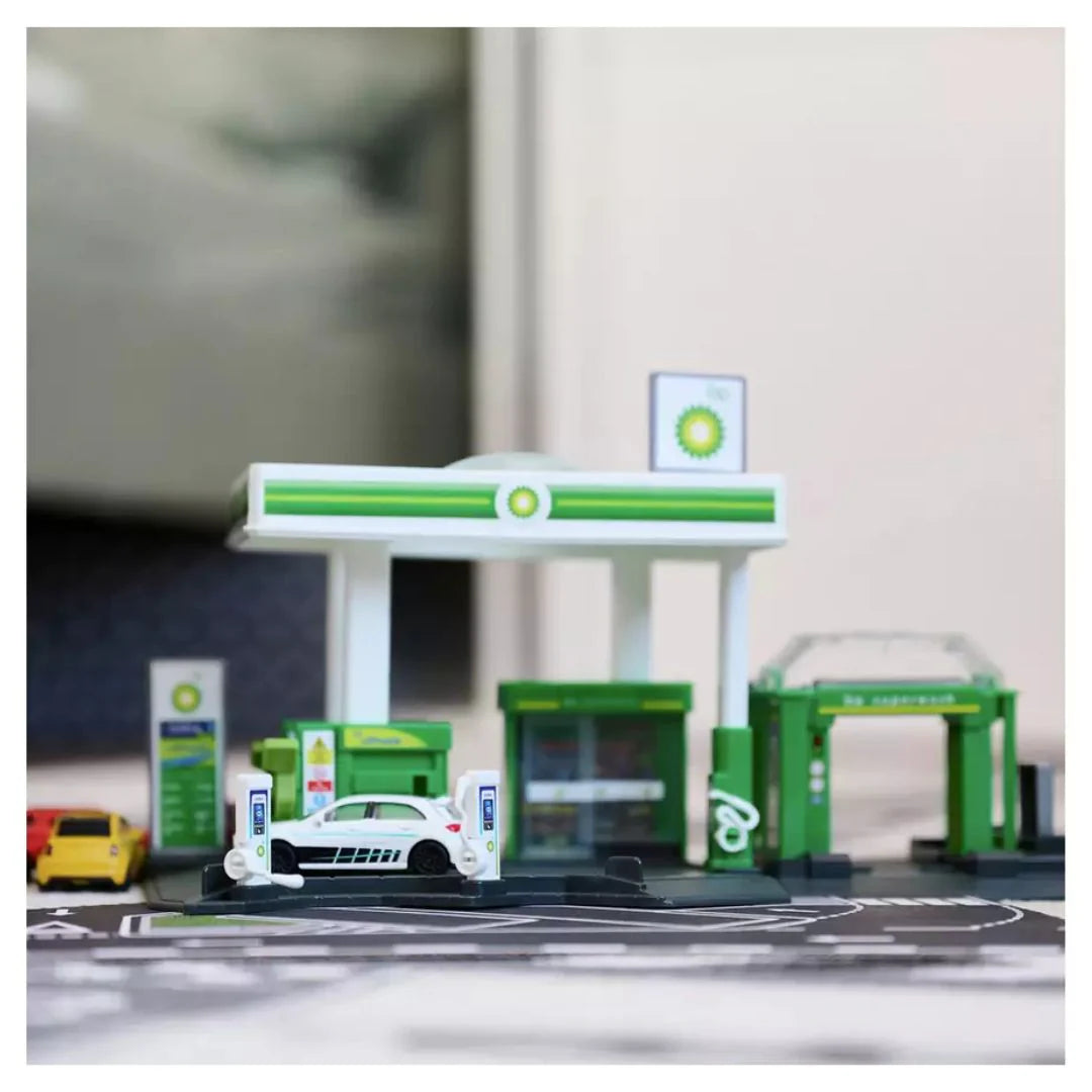 Majorette Petrol Station BP Playset - 6 Parking Spaces , Carwash and EV Charger Station