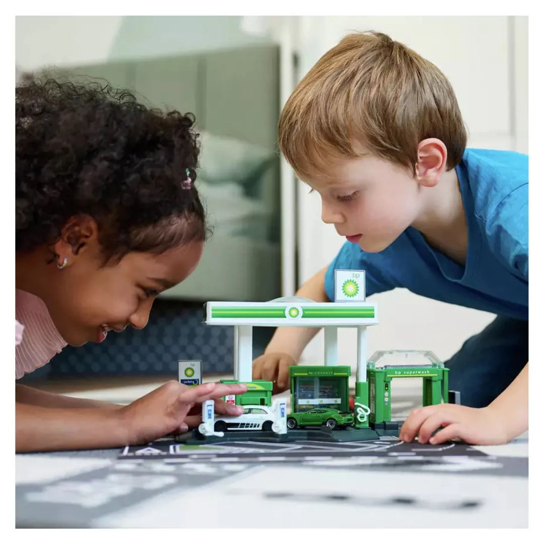 Majorette Petrol Station BP Playset - 6 Parking Spaces , Carwash and EV Charger Station