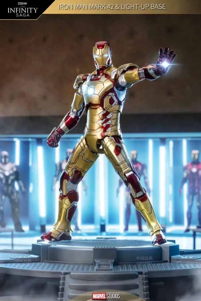 Marvel Studios The Infinity Saga Iron Man Mark 42 Light-Up Base Set 7 Inch