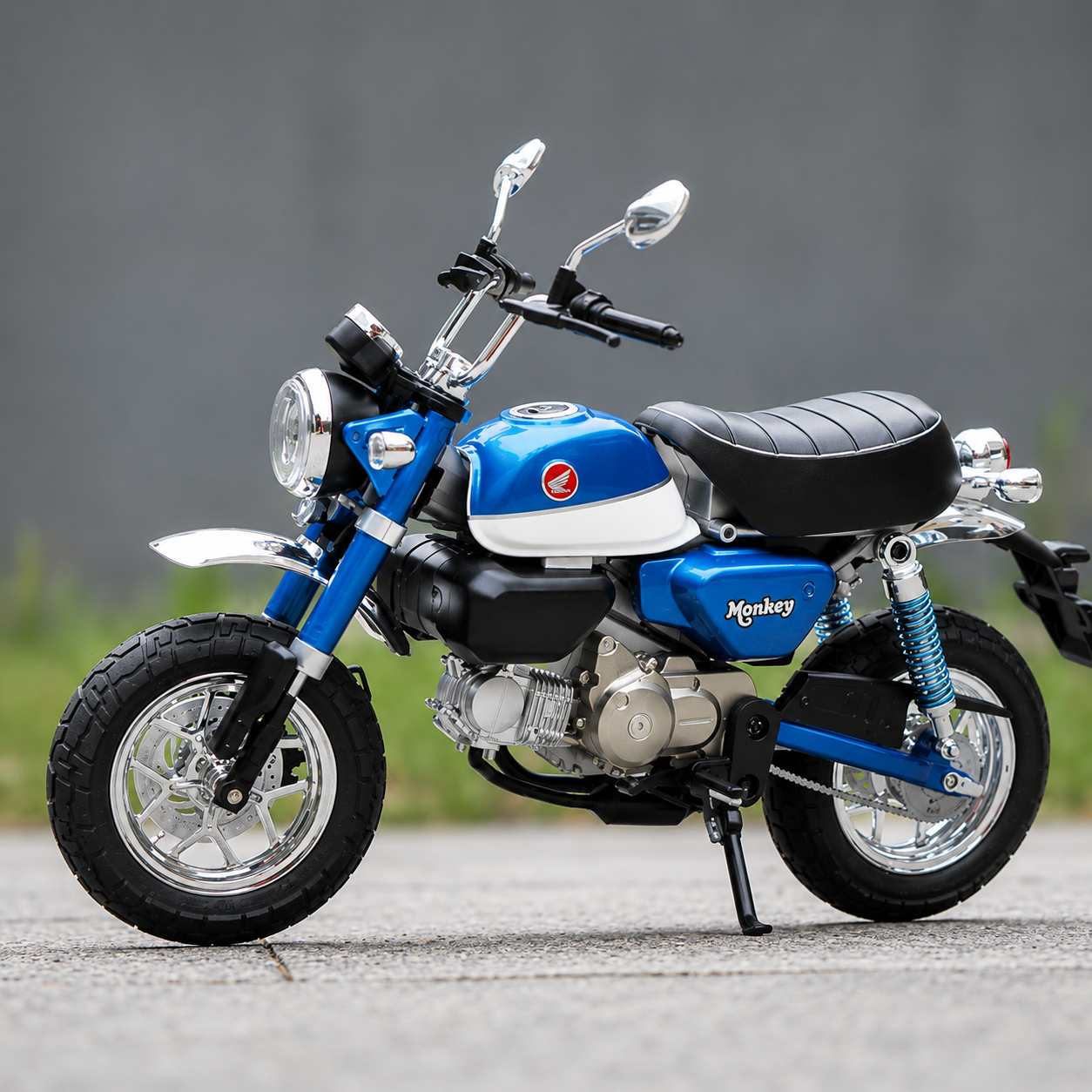 1/12 Honda Monkey 125 Scale Model Kit – Battery Operated Lights & Premium Detail
