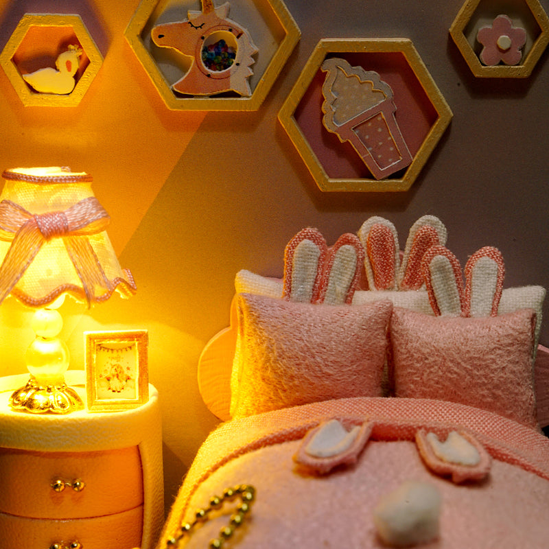 Cuteroom Diy Dollhouse - Corner of Happiness Series Miniature Kit - Crushing Moment