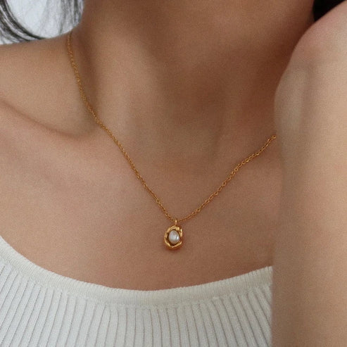 The Nestled Pearl Necklace