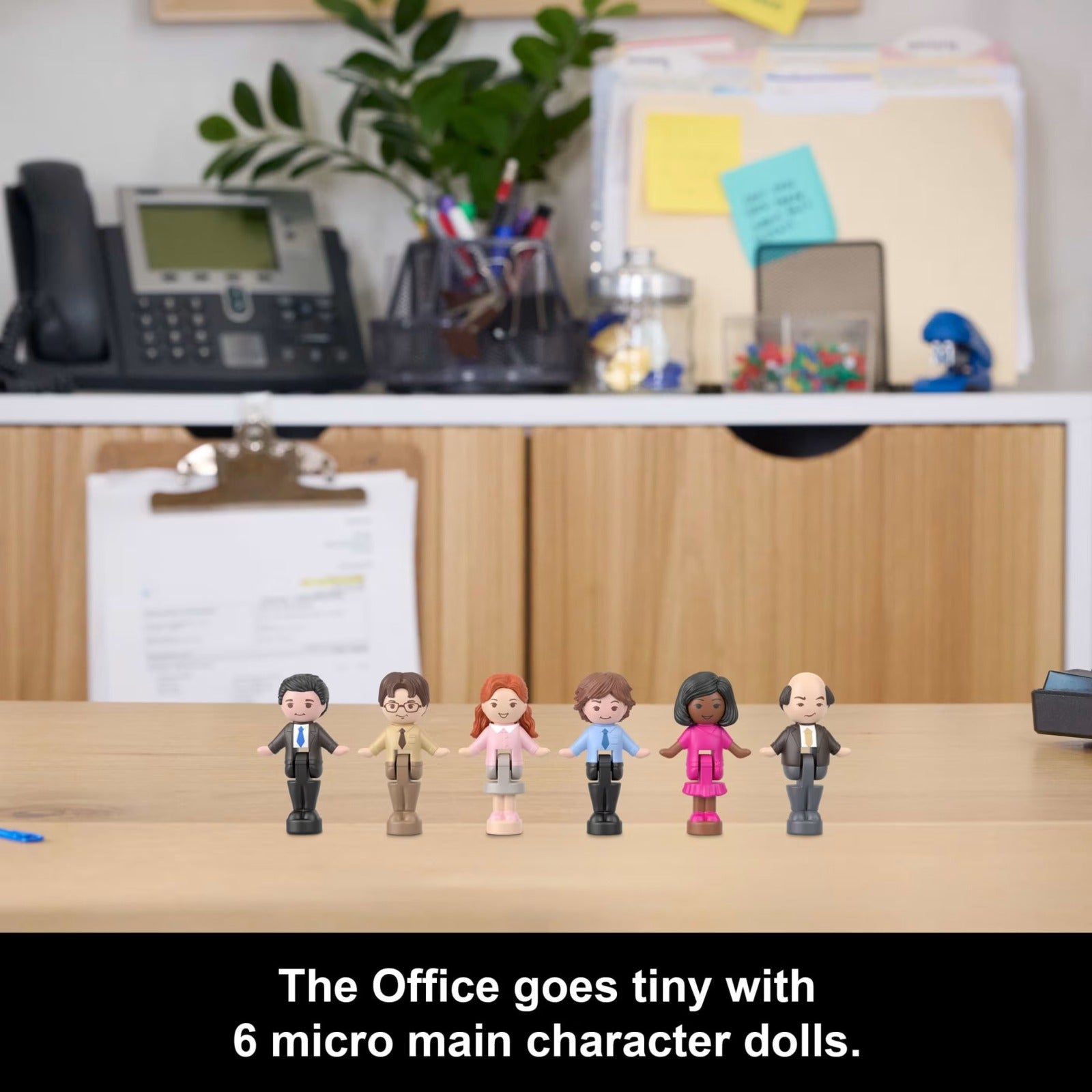The Office Dunder Mifflin World’s Best Boss Mini Mug Playset with 6 Character Figures 5
