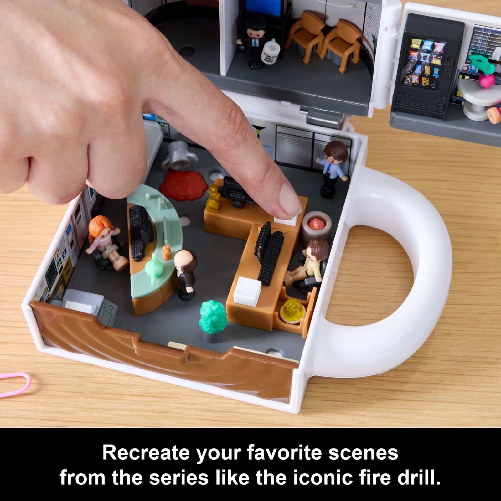 The Office Dunder Mifflin World’s Best Boss Mini Mug Playset with 6 Character Figures 6 

