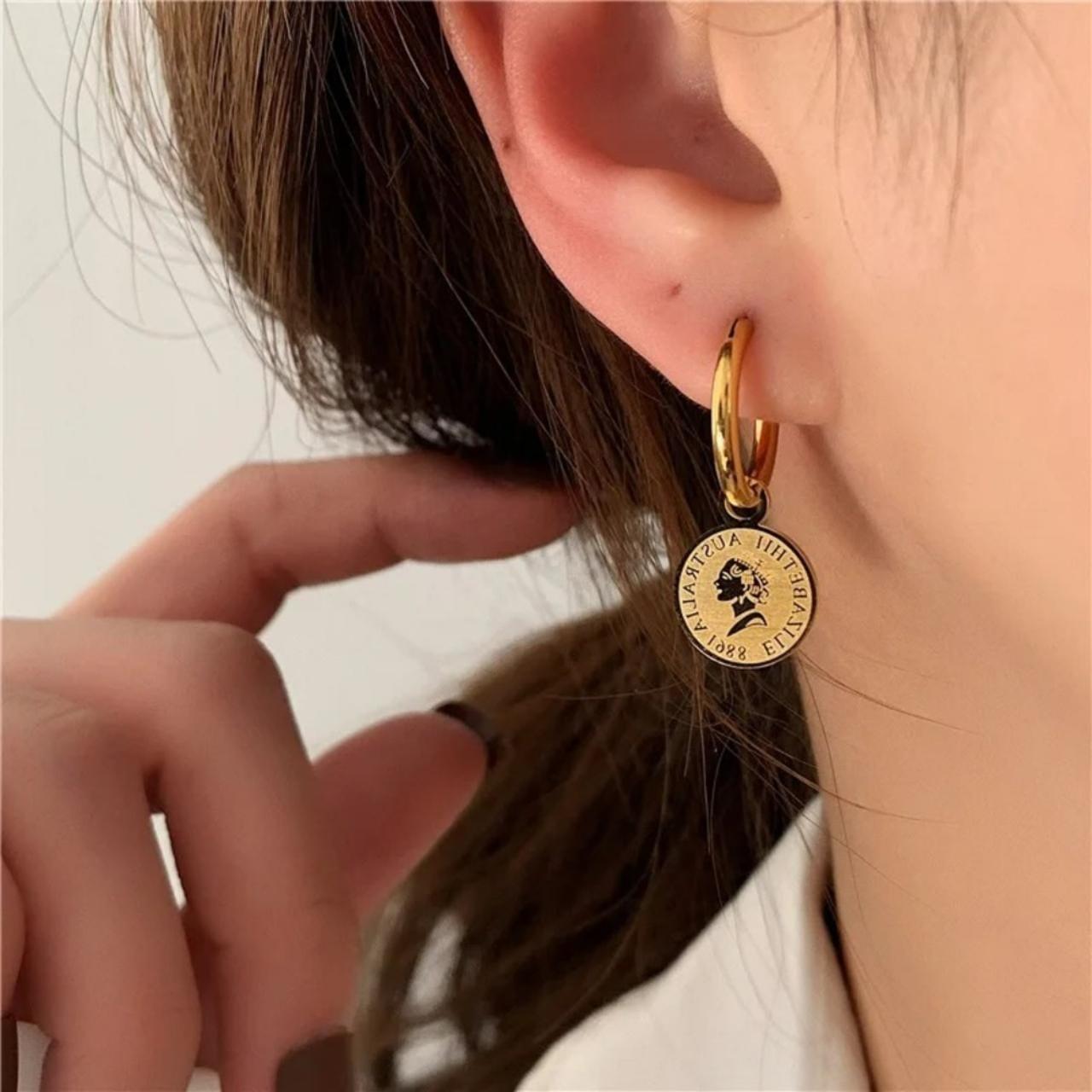 Vintage Queen Elizabeth Coin Earrings - ThePeppyStore