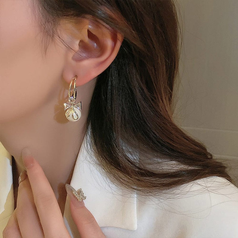 Bowknot Stainless Steel Vembley Korean Bow Tie White Pearl Stud Earrings at  Rs 85/pair in New Delhi