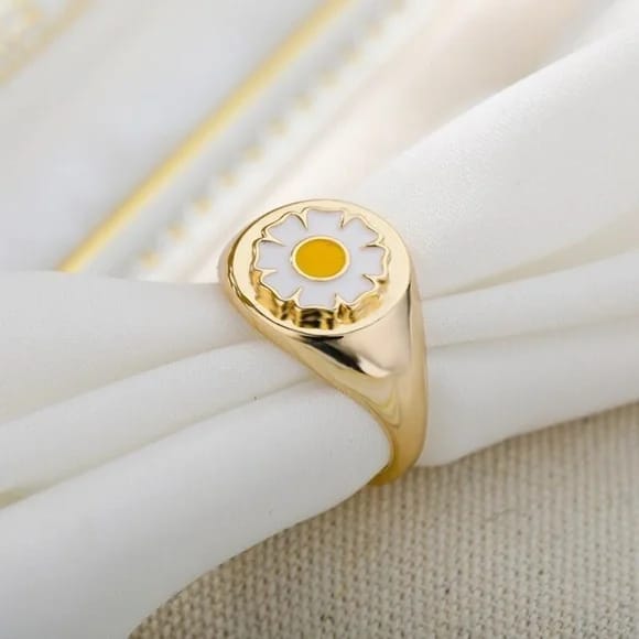 Daisy Signet Ring