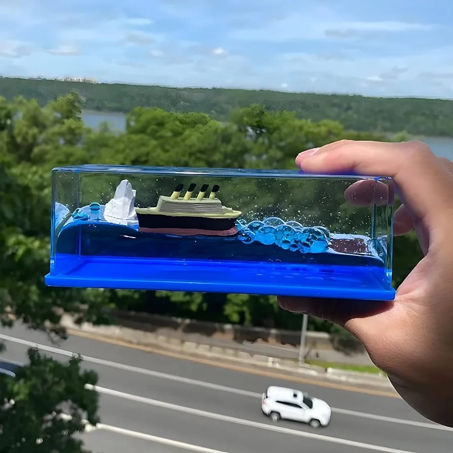 Unsinkable Ship Cruise Liquid Drift in Box