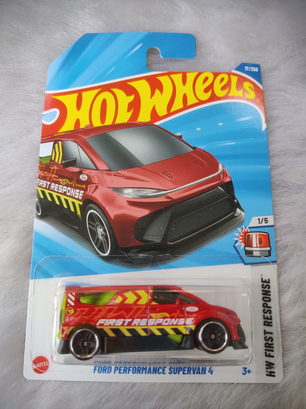 Hot Wheels Treasure Hunt - A case Ford Performance Supervan 4 Vehicle Exclusive Collection