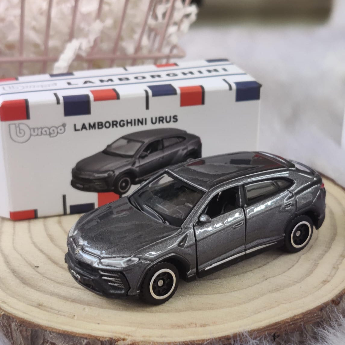 Official Bburago Lamborghini Urus - 1 : 64 Diecast Scale Model