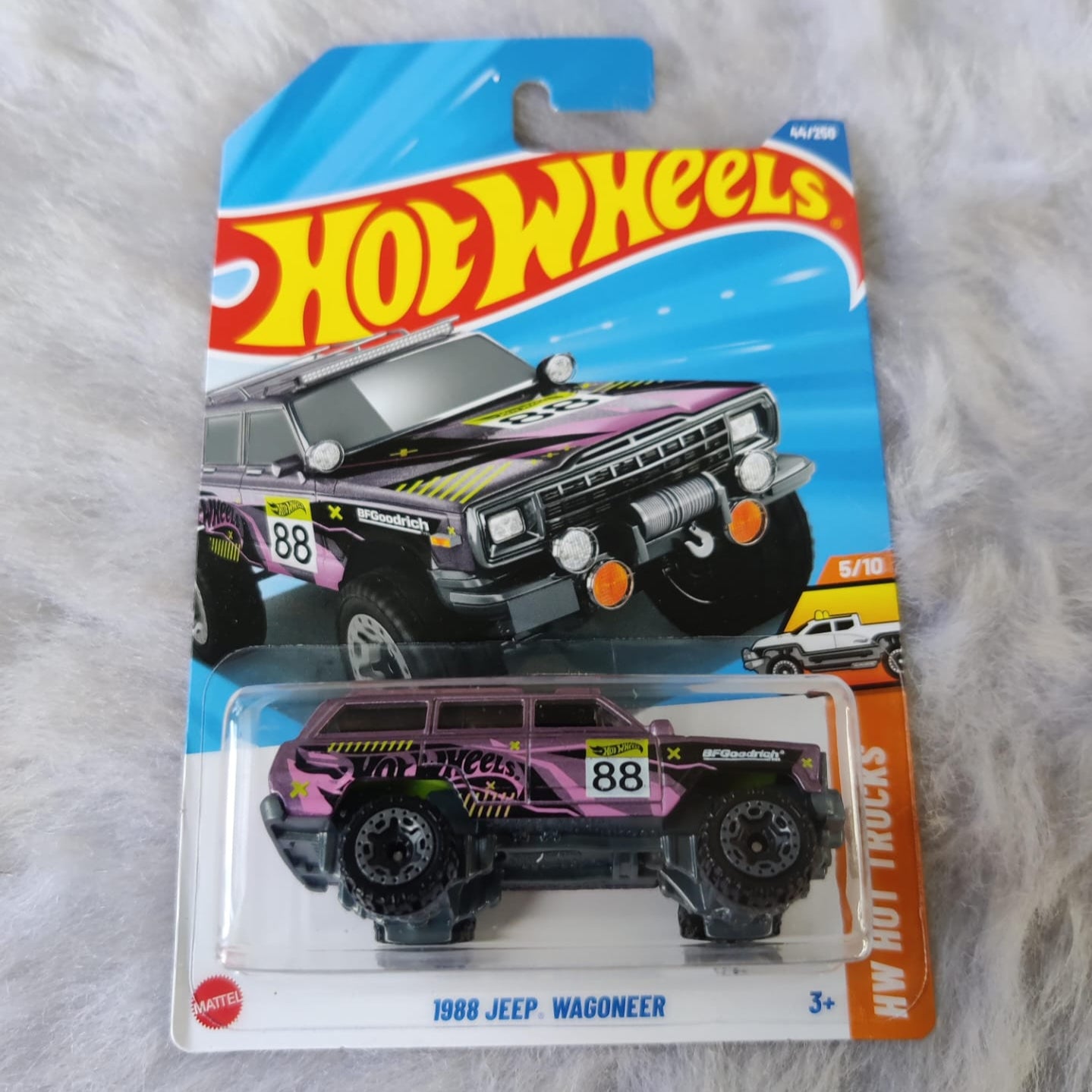 Hot Wheels Imported 1988 Jeep Wagoneer Vehicle Exclusive Collection 2025 C and D Case