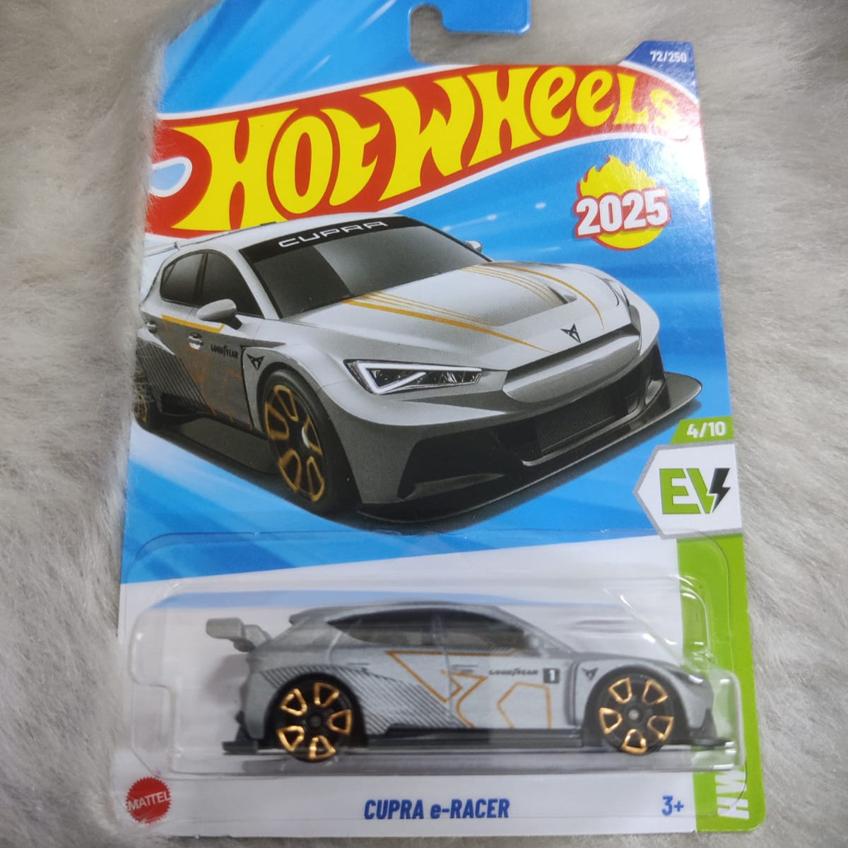 Hot Wheels Imported 2025 J and K Case Vehicle Exclusive Collection - Cupra e-Racer