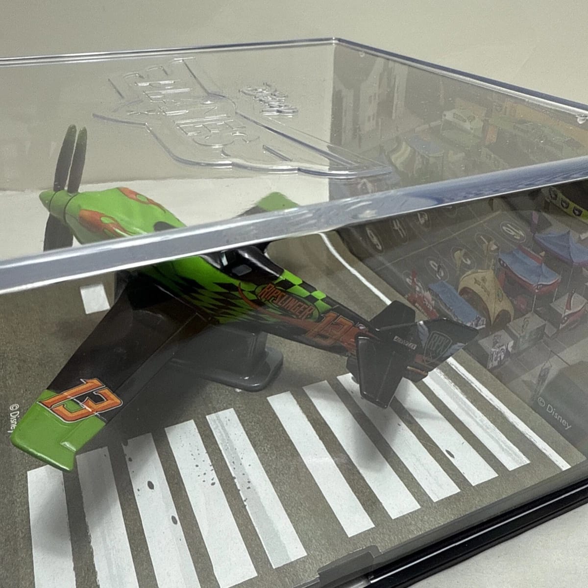Disney Planes - Ripslinger - Scale 1 : 43 Die Cast Plane Wih Acrylic Case