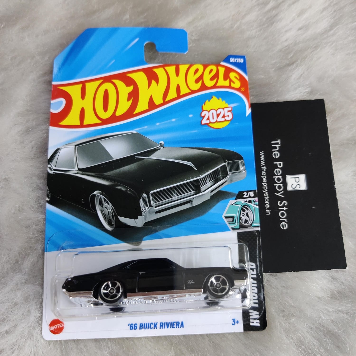 Hot Wheels 2025 L and M Case Vehicle Exclusive Collection - '66 Buick Riviera
