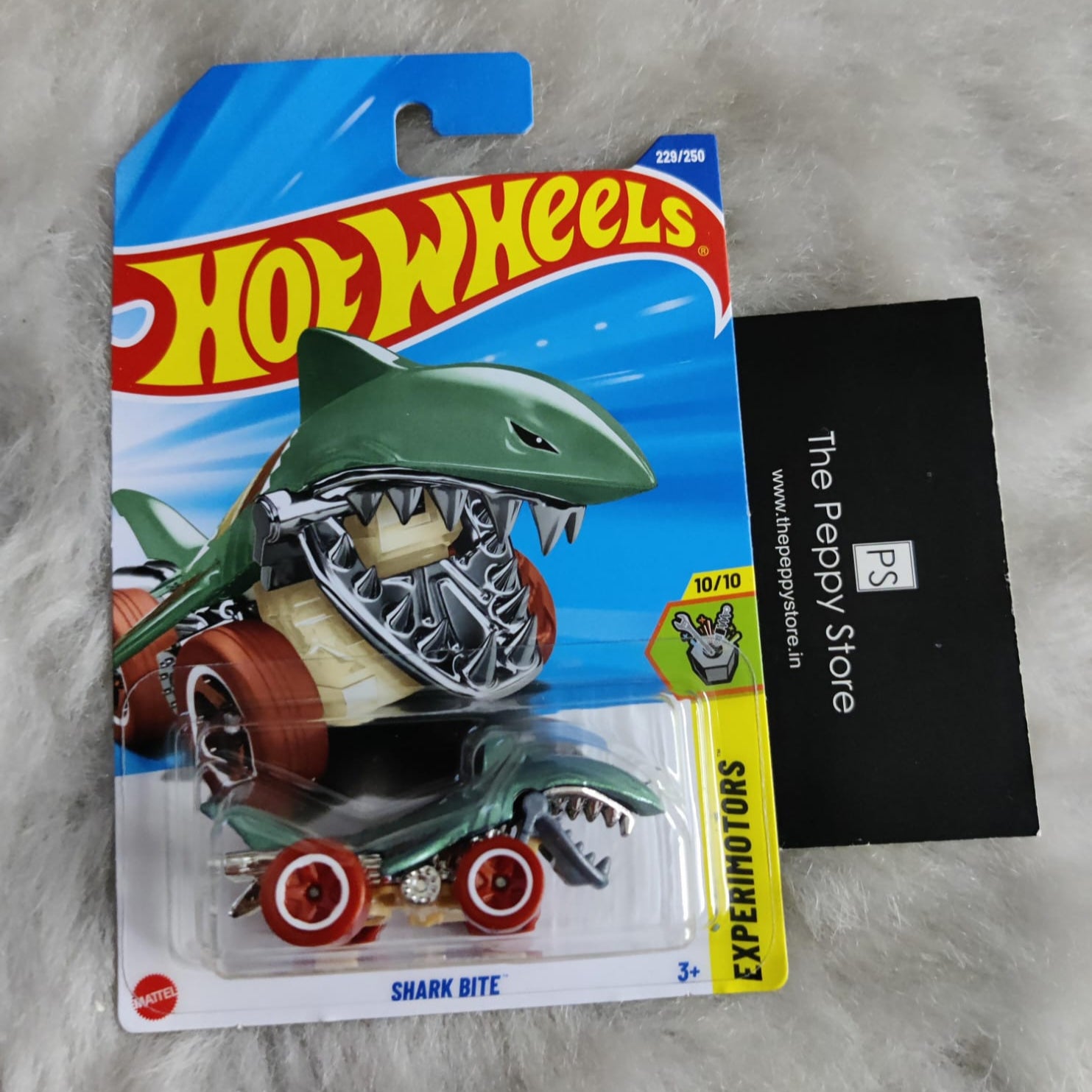 Hot Wheels 2025 L and M Case Vehicle Exclusive Collection - Treasure Hunt Shark Bite
