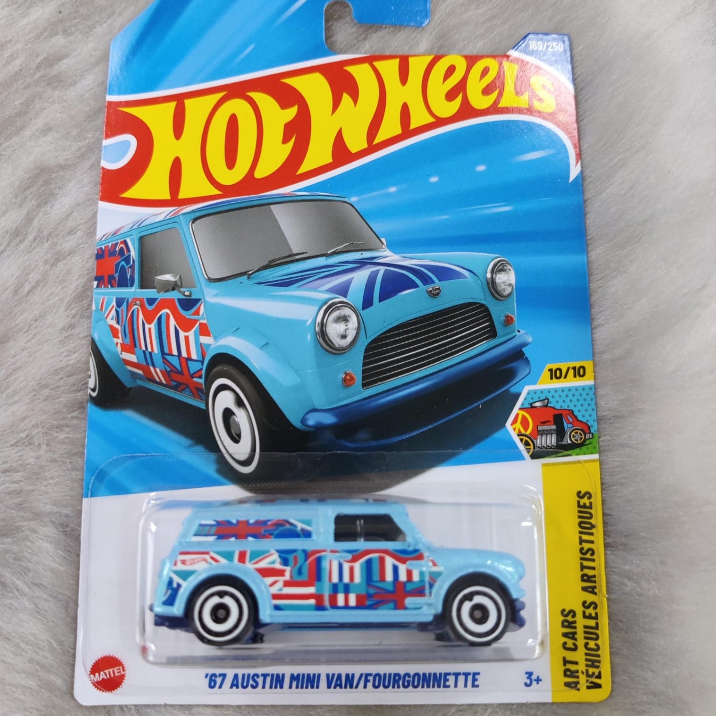 Hot Wheels 2025 N Case Vehicle Exclusive Collection - '67 Austin Martin Van / Fourgonnette