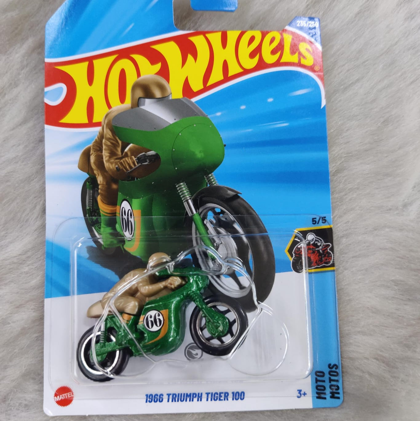Hot Wheels 2025 N Case Vehicle Exclusive Collection - Treasure Hunt 1966 Triumph Tiger 100