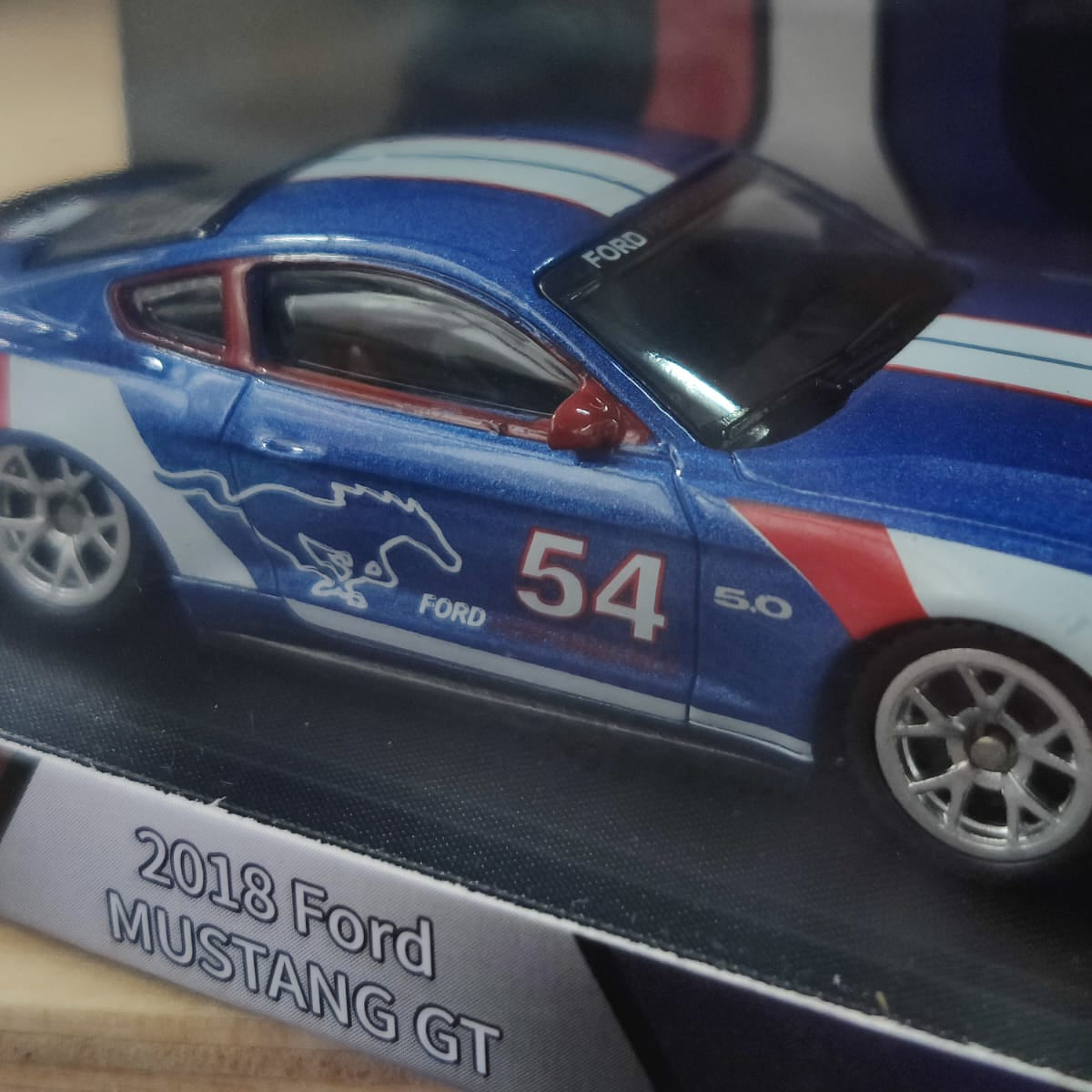Scale 1 :64 CCA 2018 Ford Mustang GT Model Car With Acrylic Case