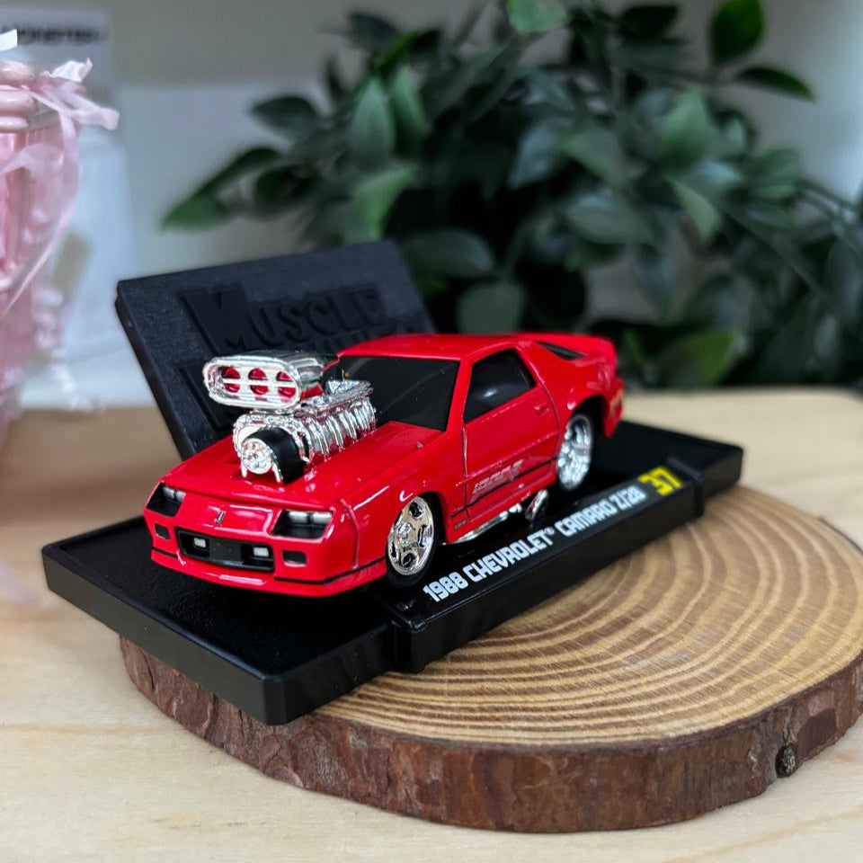 Maisto Official Licensed - Muscle Machines 1 : 64 Collection Diecast Scale Model - 1988 Chevrolet Camaro Z/28 37