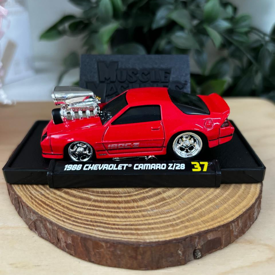 Maisto Official Licensed - Muscle Machines 1 : 64 Collection Diecast Scale Model - 1988 Chevrolet Camaro Z/28 37