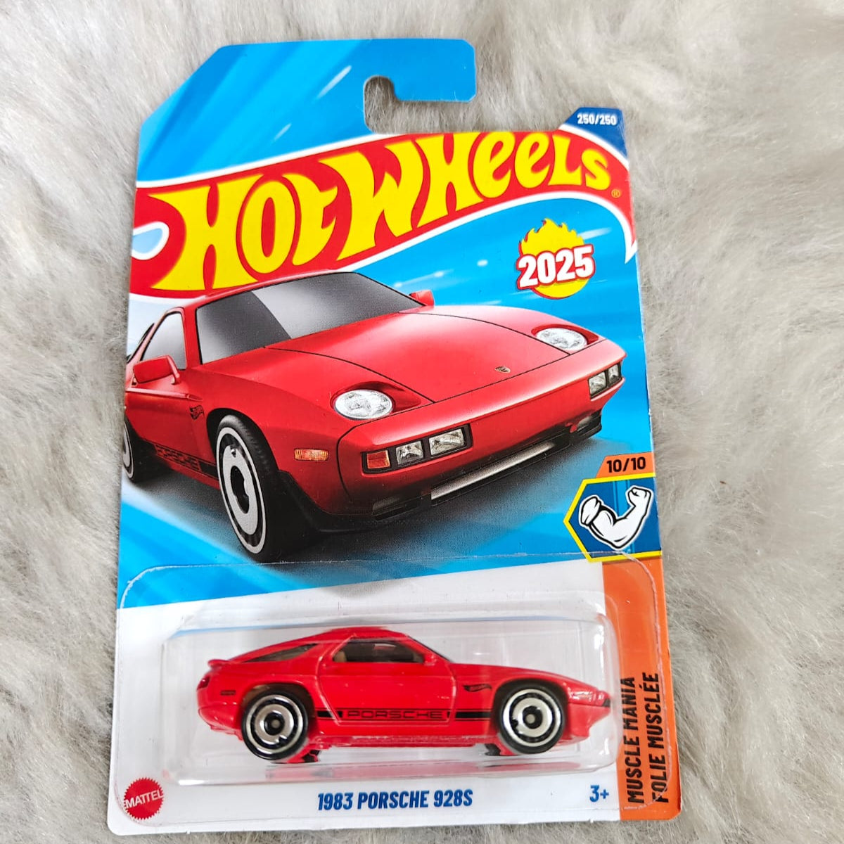 Hot Wheels P Case Vehicle Collection - 1983 Porsche 928S