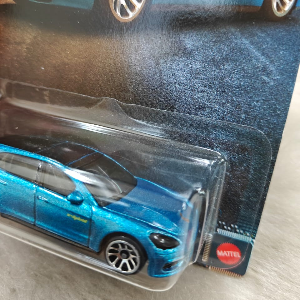 Hot Wheels Scale 1:64 Imported 2025 Silver Series Hybrid Speed Series - Porsche Panamera Turbo S E-Hybrid Sport Turismo