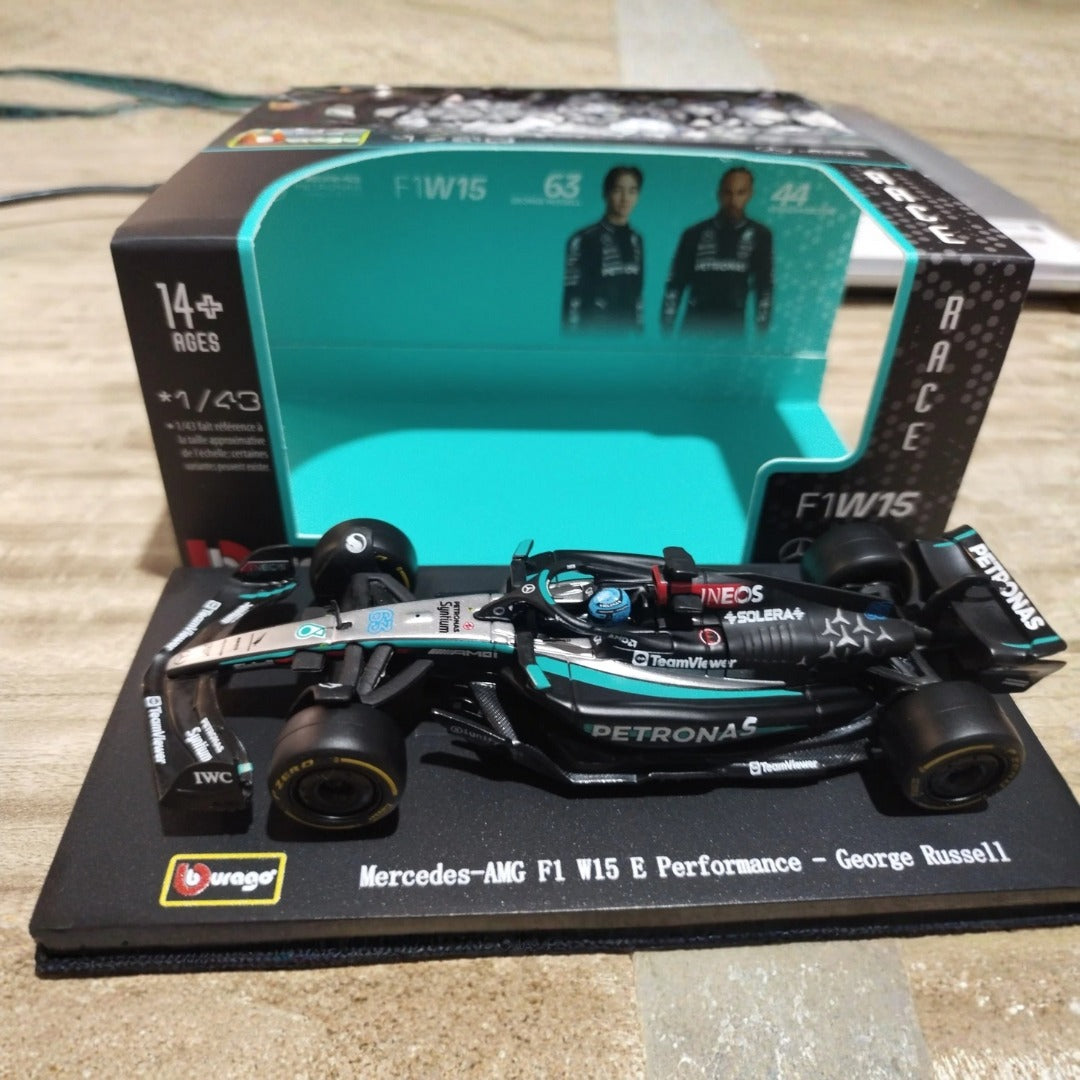Bburago - 1/43 Scale Model - Mercedes-AMG Petronas F1 W15 E Performance  #63 George Russell
