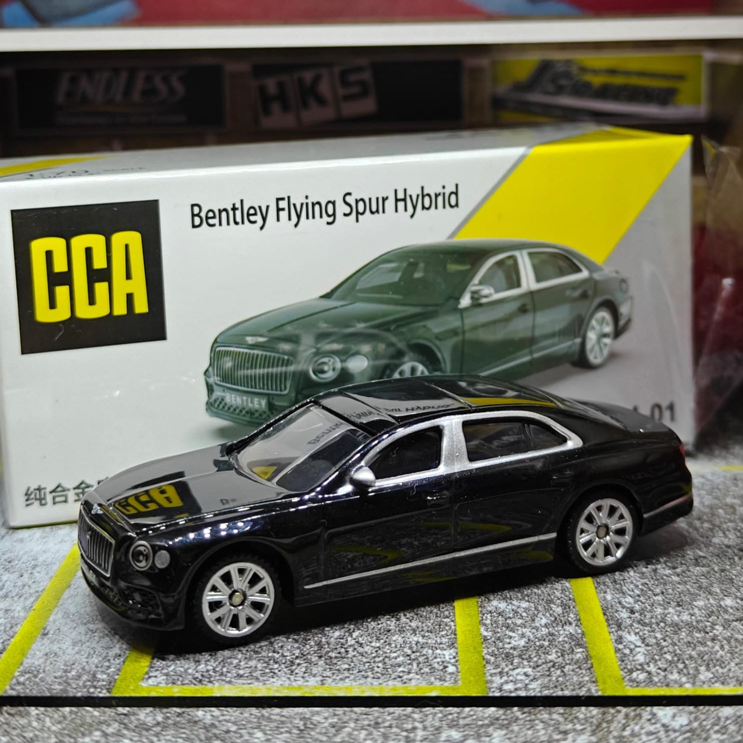 Scale 1 : 64 CCA Bentley Flying Spur Hybrid Diecast Metal Model Car