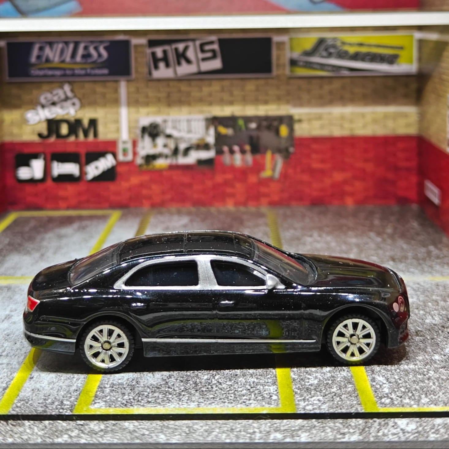 Scale 1 : 64 CCA Bentley Flying Spur Hybrid Diecast Metal Model Car