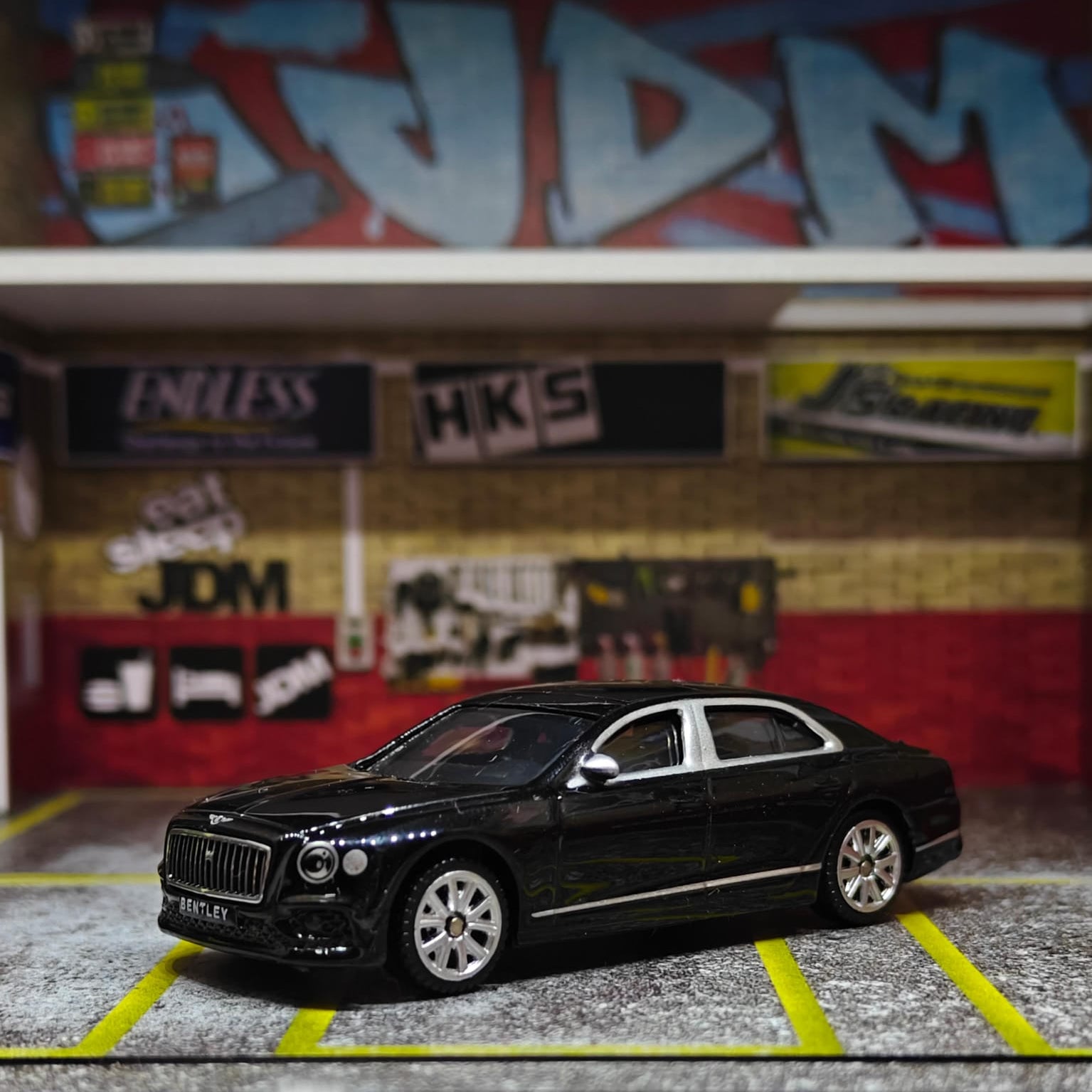 Scale 1 : 64 CCA Bentley Flying Spur Hybrid Diecast Metal Model Car