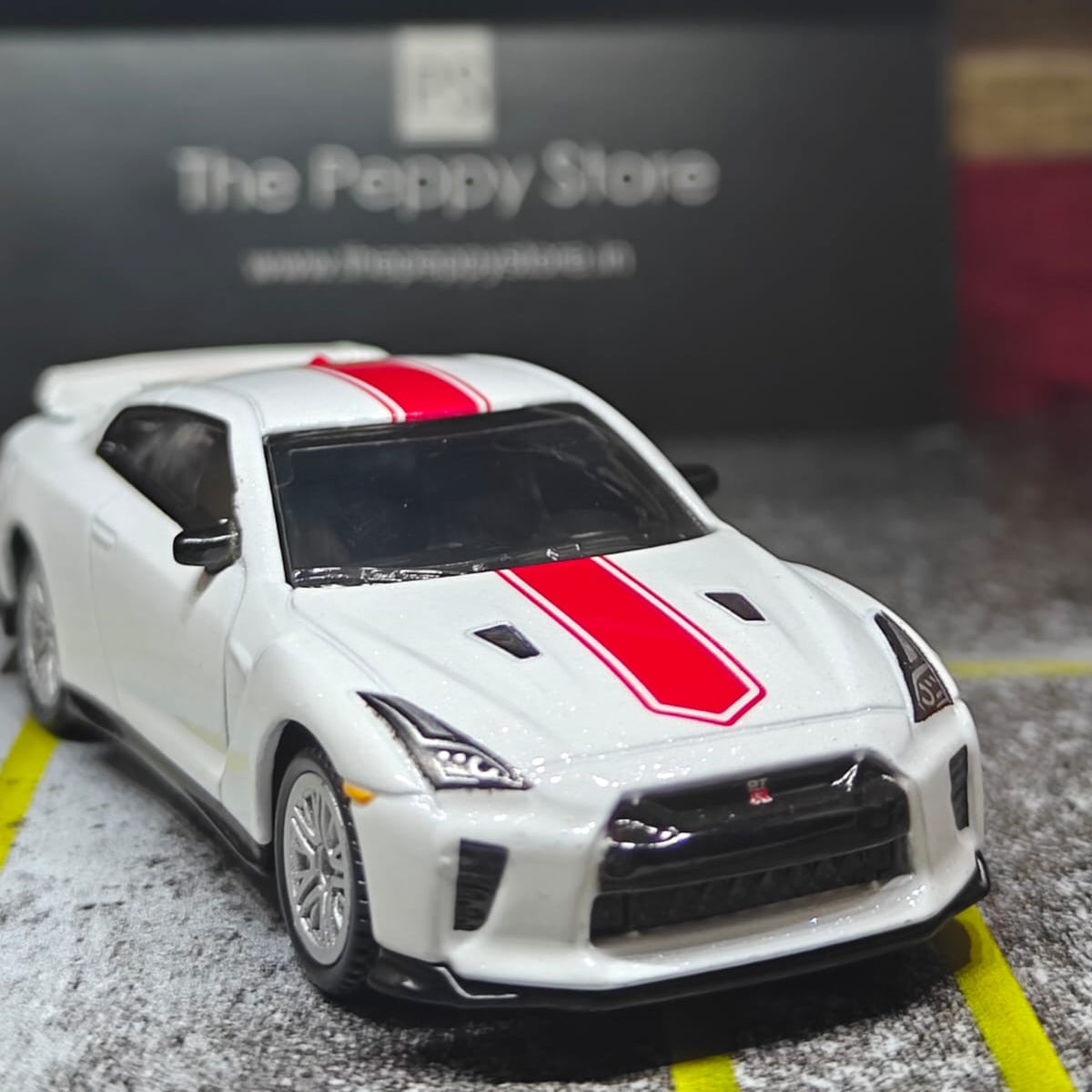Scale 1 : 64 CCA Nissan GT-R (R35) Diecast Metal Model Car
