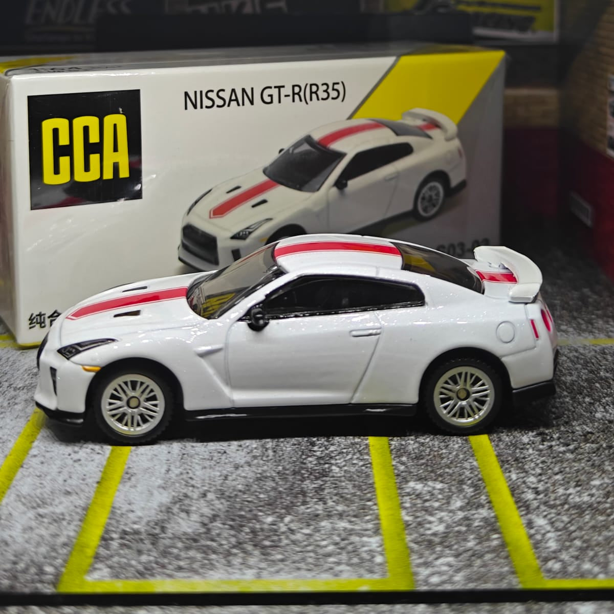 Scale 1 : 64 CCA Nissan GT-R (R35) Diecast Metal Model Car