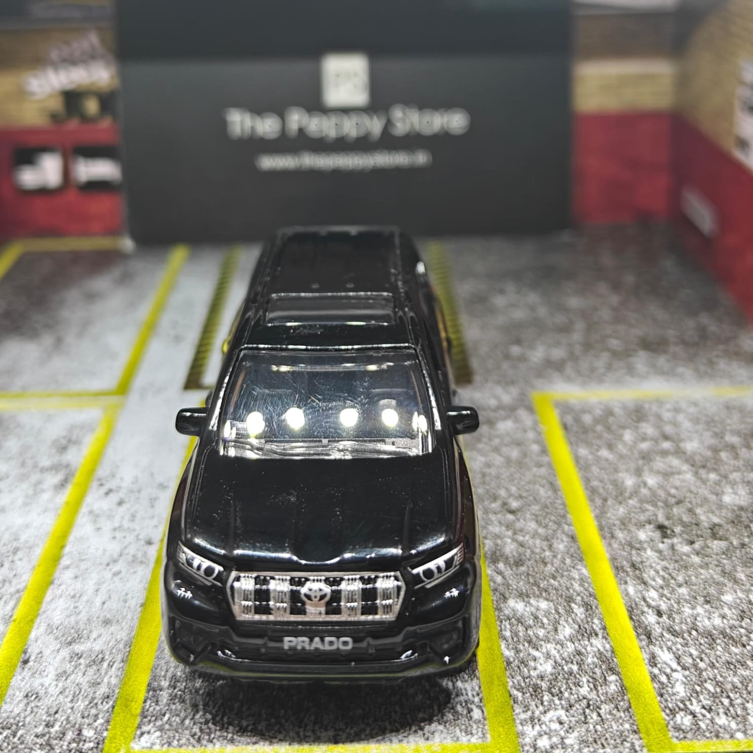 Scale 1 : 64 CCA Toyota Land Cruiser Prado Diecast Metal Model Car