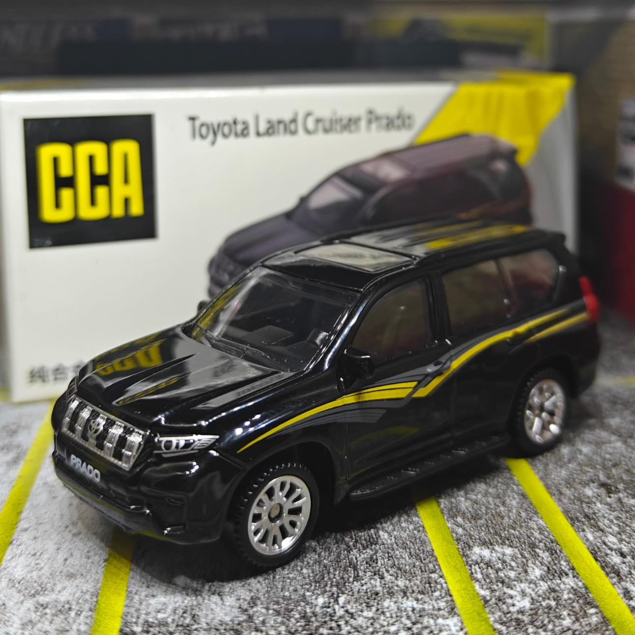 Scale 1 : 64 CCA Toyota Land Cruiser Prado Diecast Metal Model Car