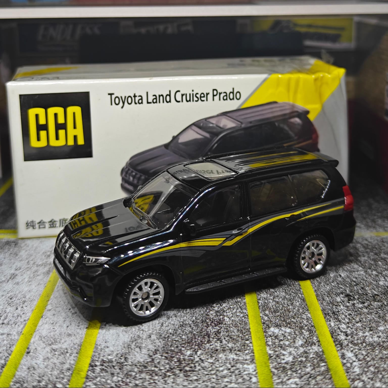 Scale 1 : 64 CCA Toyota Land Cruiser Prado Diecast Metal Model Car