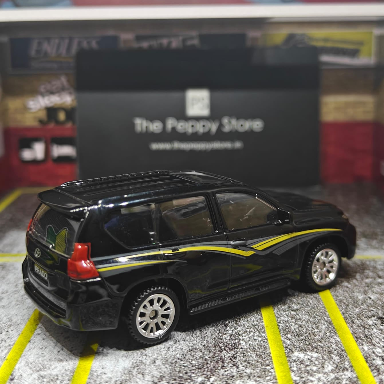 Scale 1 : 64 CCA Toyota Land Cruiser Prado Diecast Metal Model Car