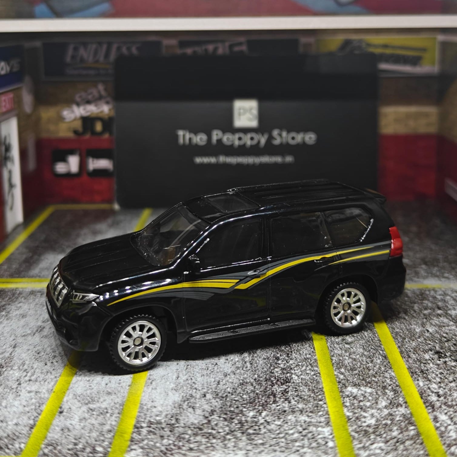 Scale 1 : 64 CCA Toyota Land Cruiser Prado Diecast Metal Model Car