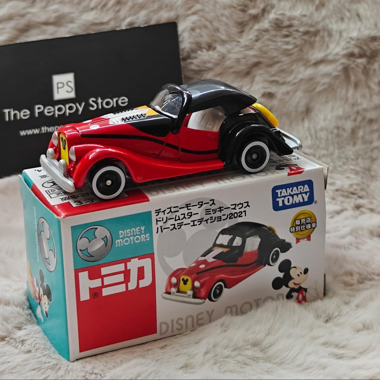 Takara Tomy Tomica Disney Motors Dream Star Scale 1 : 64 - Mickey and Minnie Mouse Birthday Edition 2021 (Set of 2)