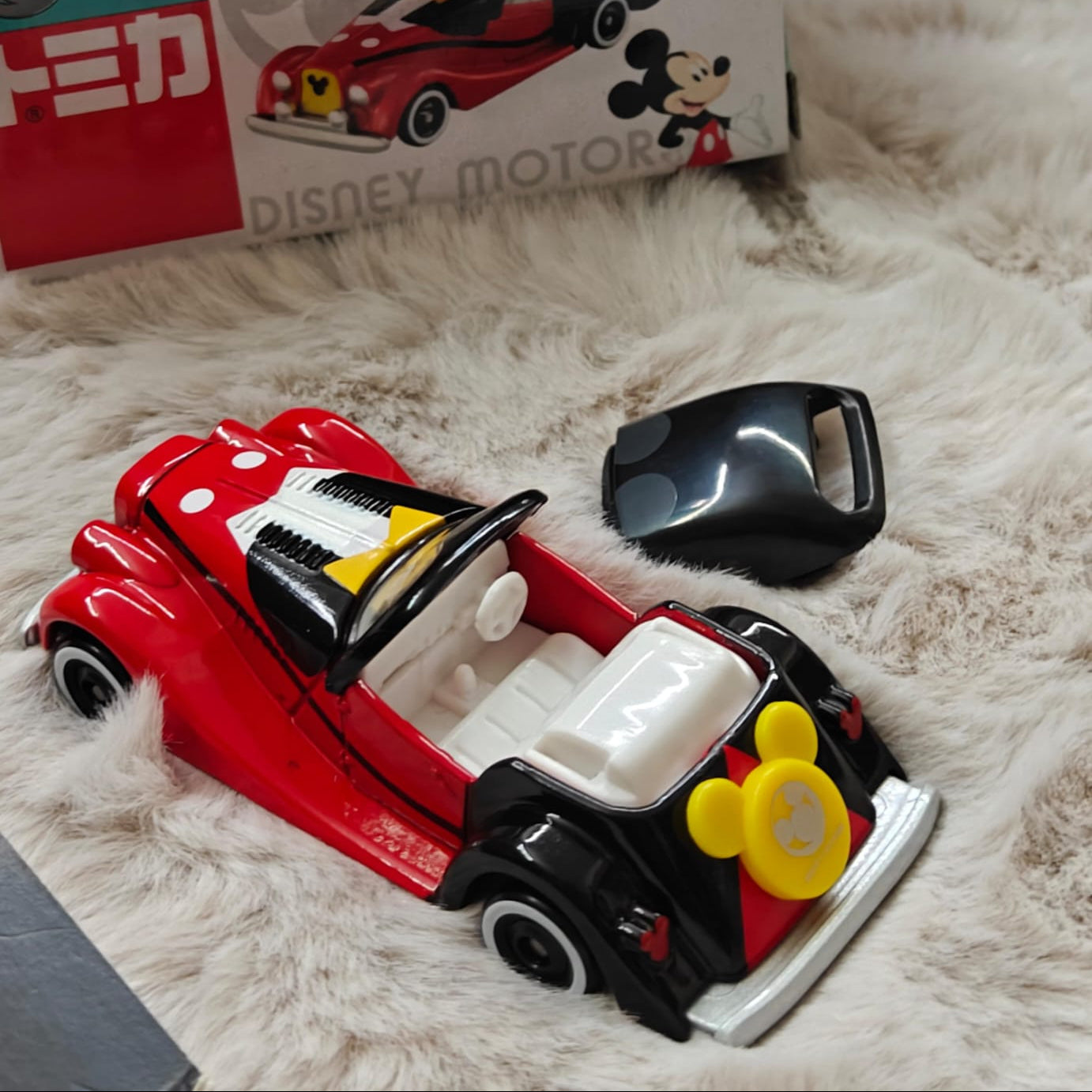 Takara Tomy Tomica Disney Motors Dream Star Scale 1 : 64 - Mickey and Minnie Mouse Birthday Edition 2021 (Set of 2)
