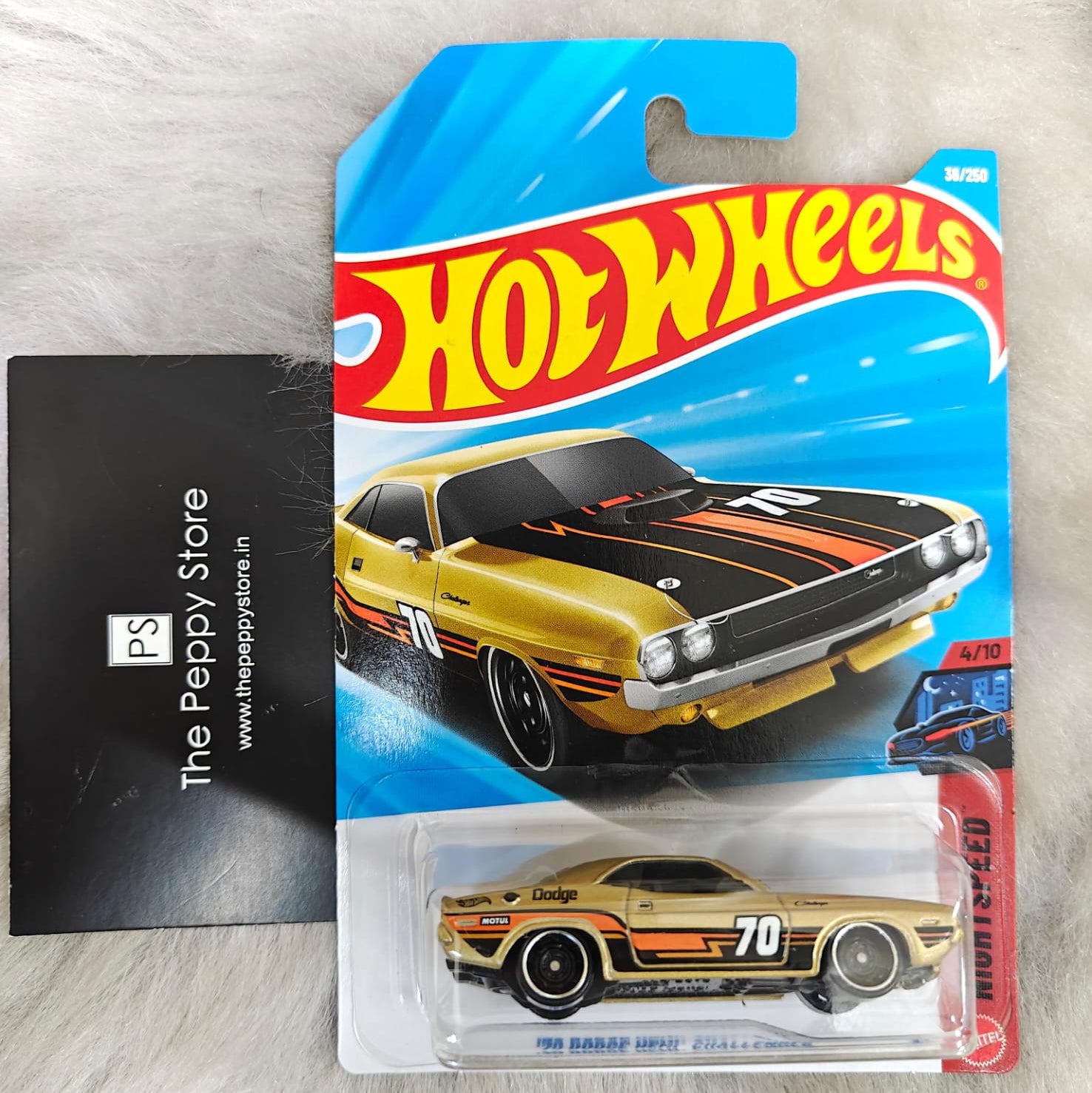 Hot Wheels '70 Dodge Hemi Challenger 1:64 Diecast Car | The Peppy