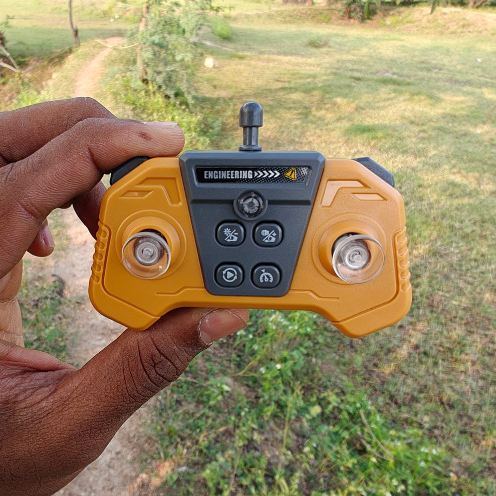 Trasped Scale 1:64 2.4 GHz R/C Speed Regulating Alloy Model Excavator Vehicle