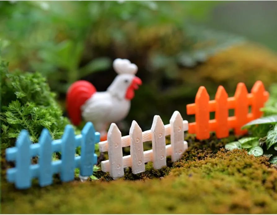 Mini Fence Decor Figure (Set of 4)