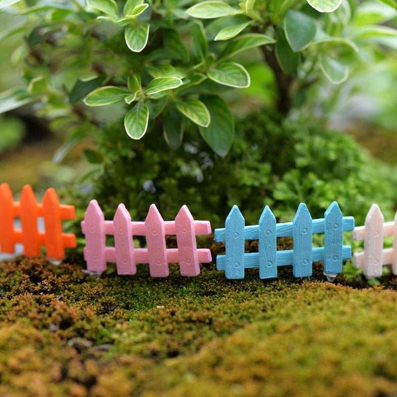 Mini Fence Decor Figure (Set of 4)