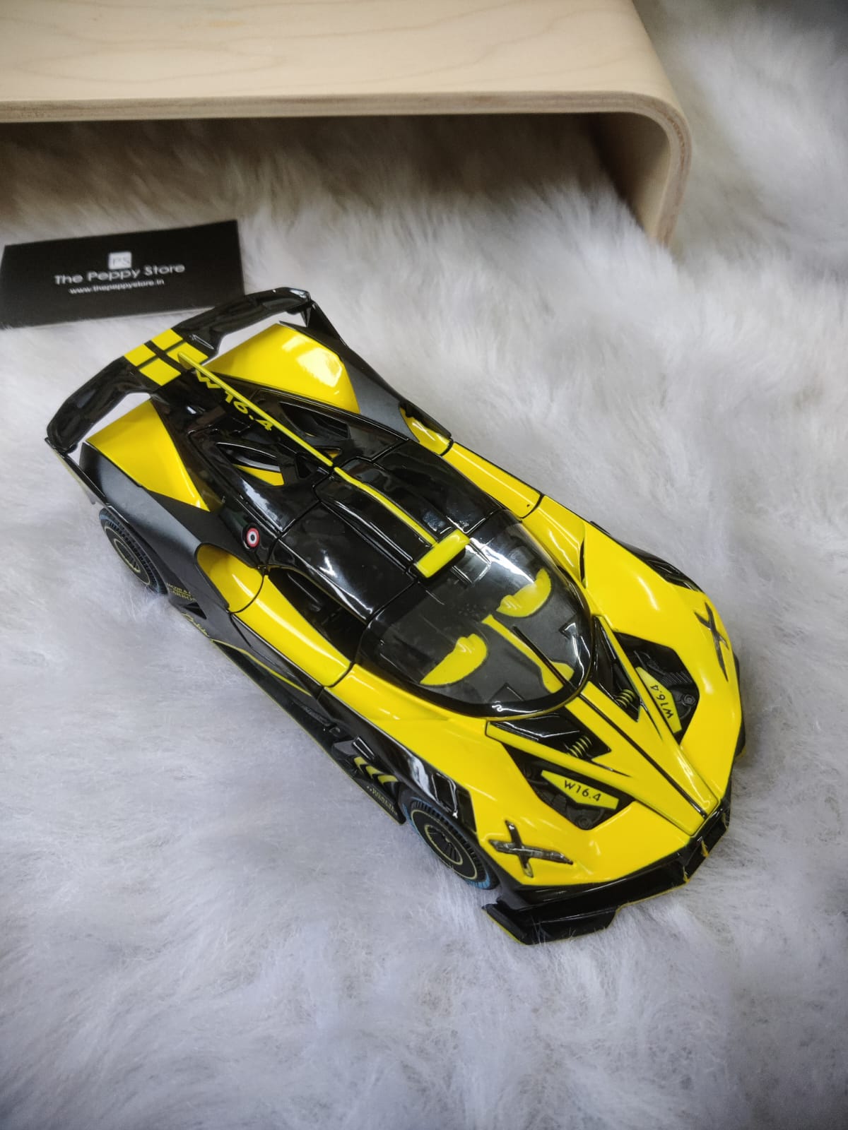 Bugatti DieCast 1 : 24 Simulation Sound And Light Pull Back Series Premium Diecast Car Model